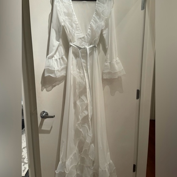 White Ruffle Bridal Robe - Picture 3 of 4